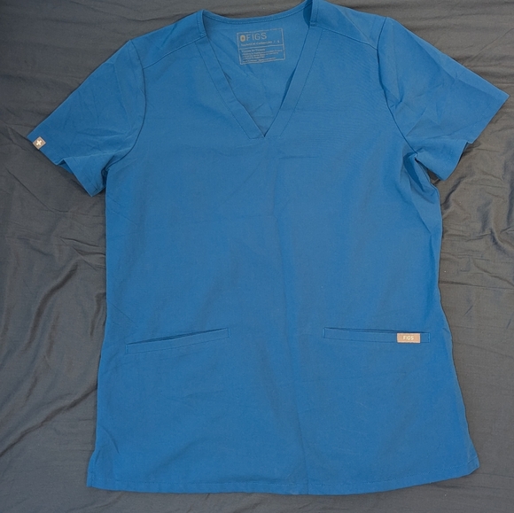 Figs Women's Catarina Top and Women's Zamora High-Waisted 2.0 Jogger Pants - Picture 1 of 8